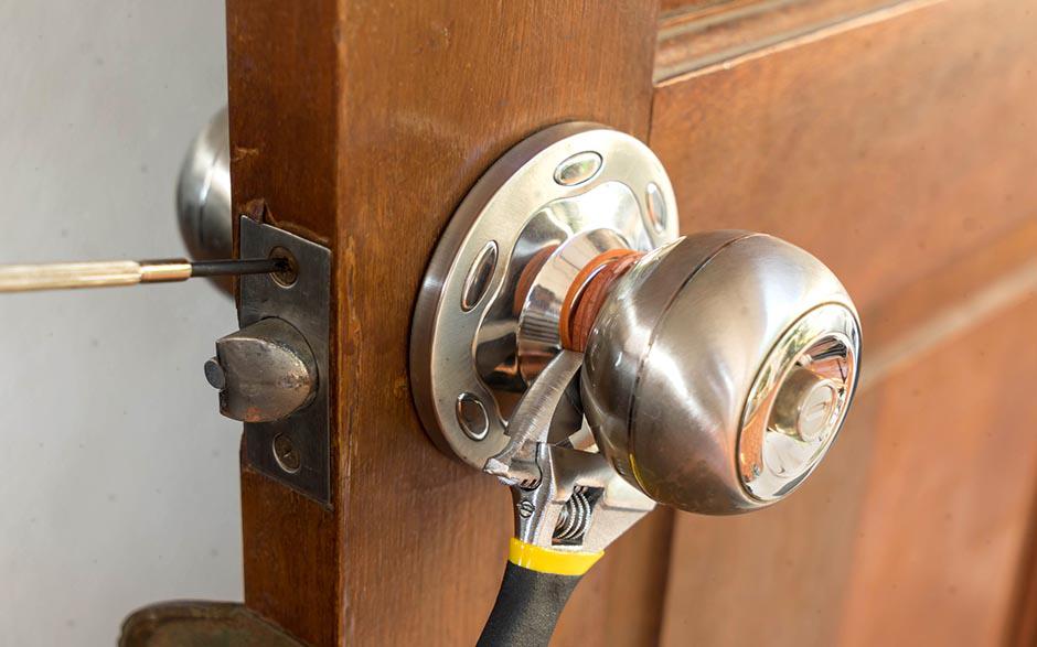 comment changer une serrure de porte Élancourt