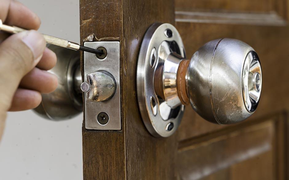 comment changer une serrure de porte Élancourt
