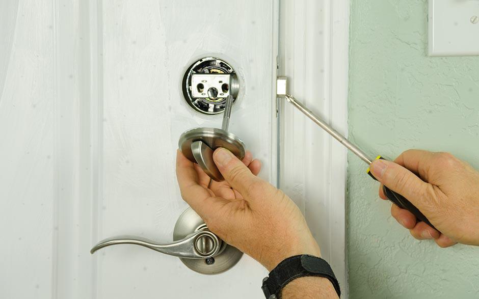 comment changer une serrure de porte Élancourt